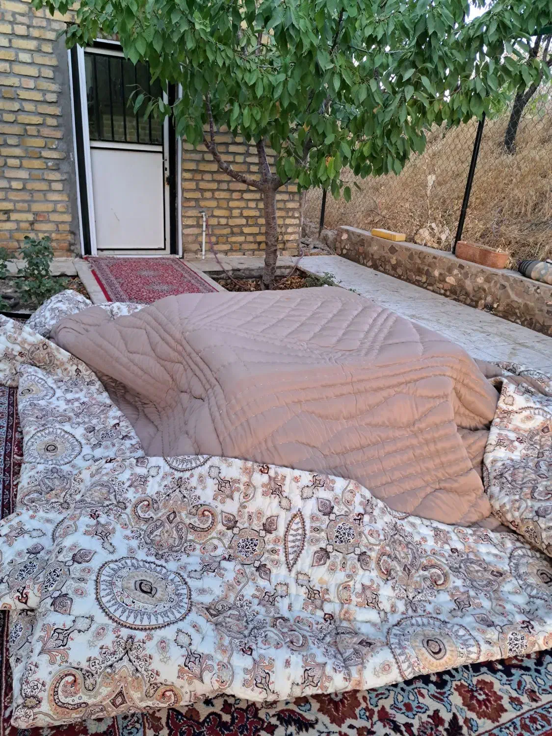 کرسی به همراه لحاف|رختخواب، بالش، پتو|قزوین, |دیوار