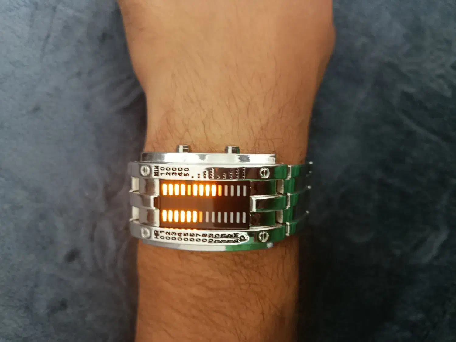 ساعت مچی قدیمی بدون خط و خش|ساعت|شاهینشهر, خانه کارگر|دیوار