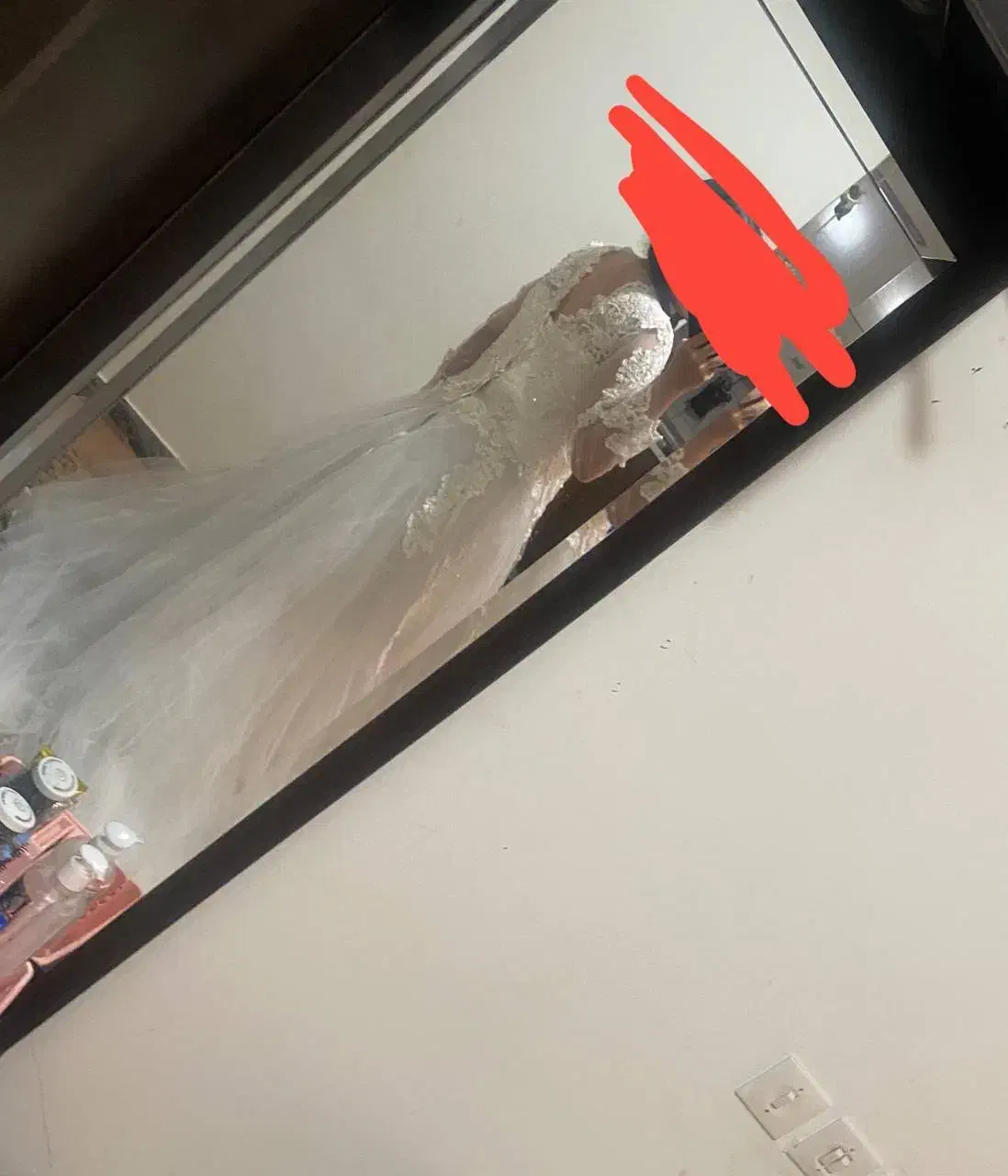 لباس عروس|لباس|کرج, باغستان|دیوار