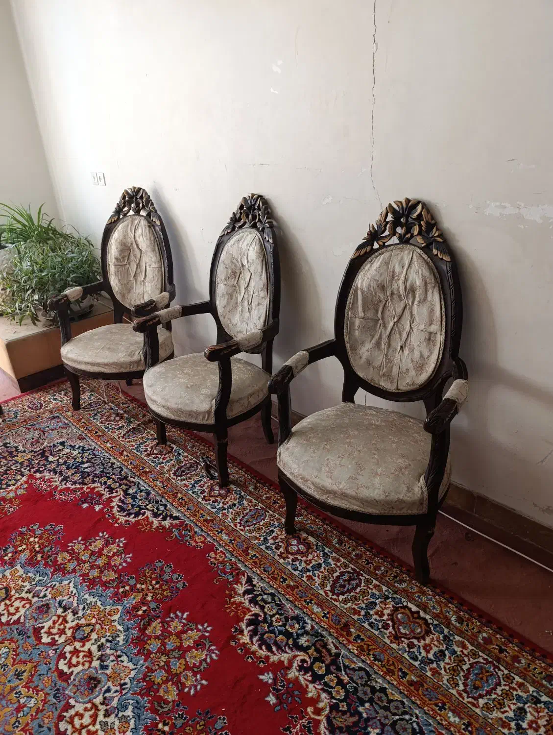 یک دست کامل ۹نفره چوب گردوـیک دست کامل ۶ نفره چوب|مبلمان خانگی و میز عسلی|شیراز, شهرک والفجر|دیوار