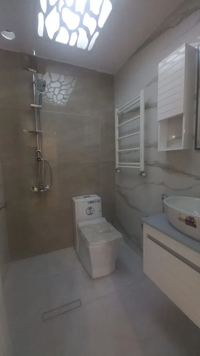 دریا  ۱۳۵ متر ۳ خوابه کیلید نخورده ۲ پارکینگ