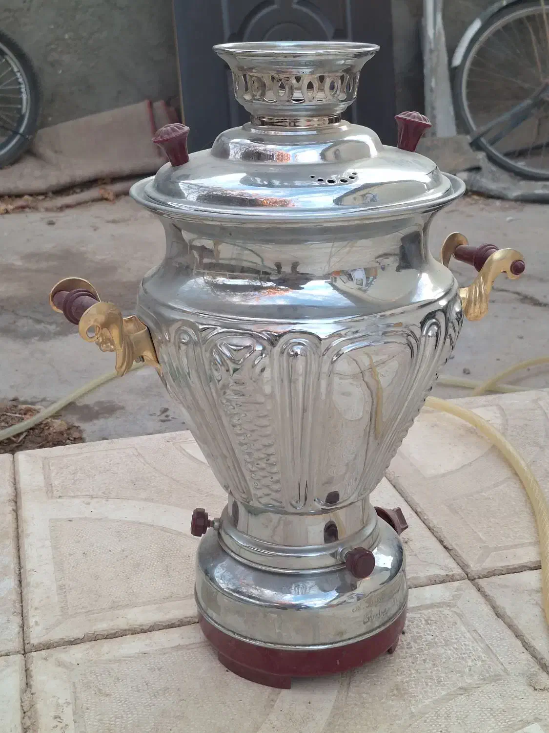 یک سماور گازی.|سماور، چای‌ساز، قهوه‌ساز|سیرجان, |دیوار