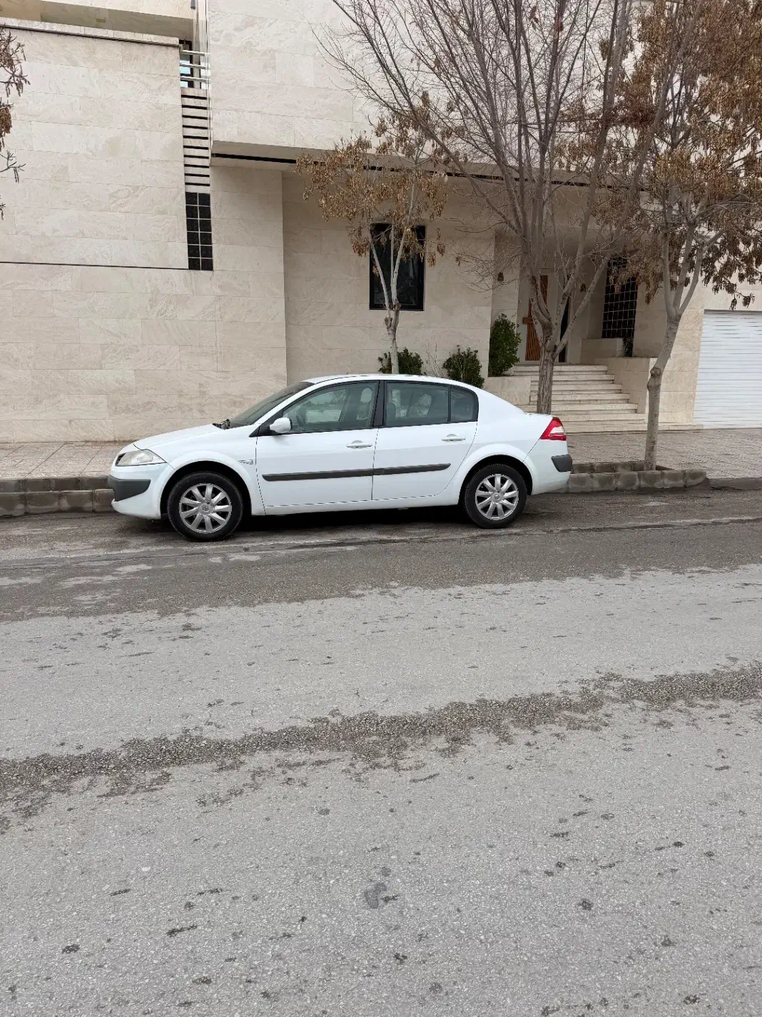 مگان ۲۰۰۰ اتوماتیک|خودرو سواری و وانت|کرمان, |دیوار