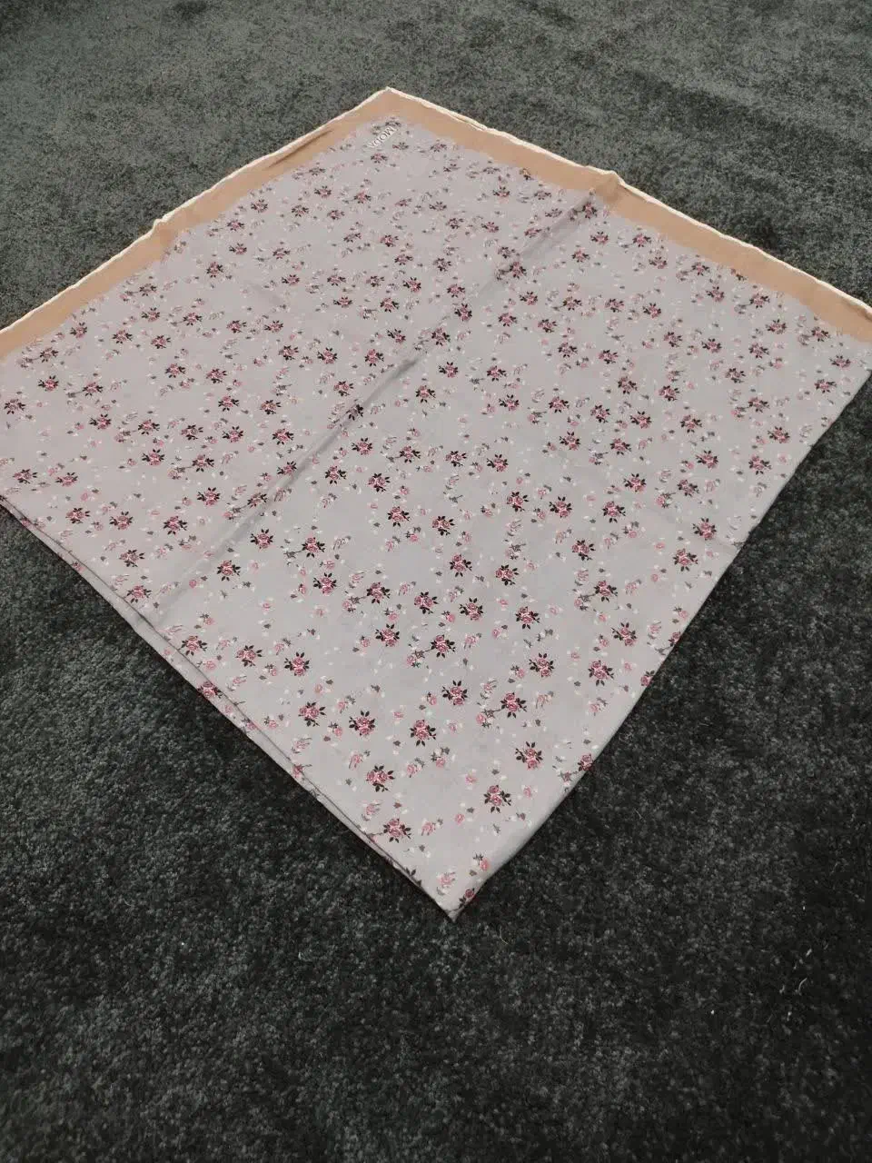 روسری گل ریز|لباس|صباشهر, |دیوار