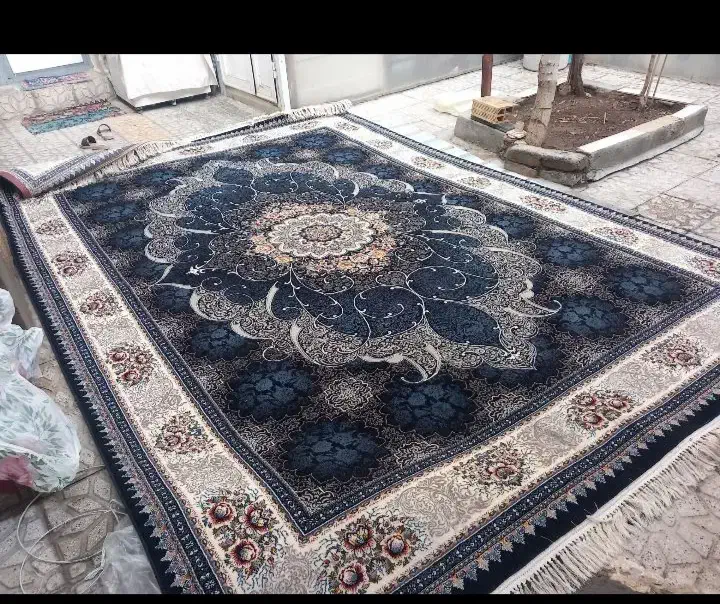 یک فرش ۹متری هس اصل استفاده نشده نو نو هس|فرش|باسمنج, |دیوار