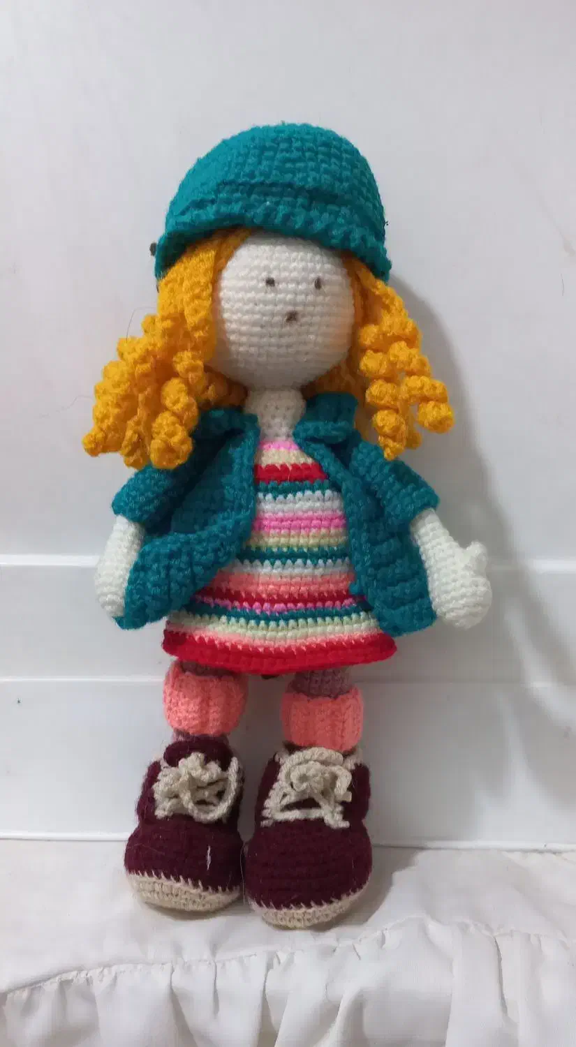 عروسک|اسباب‌بازی بچه|قم, بنیاد|دیوار