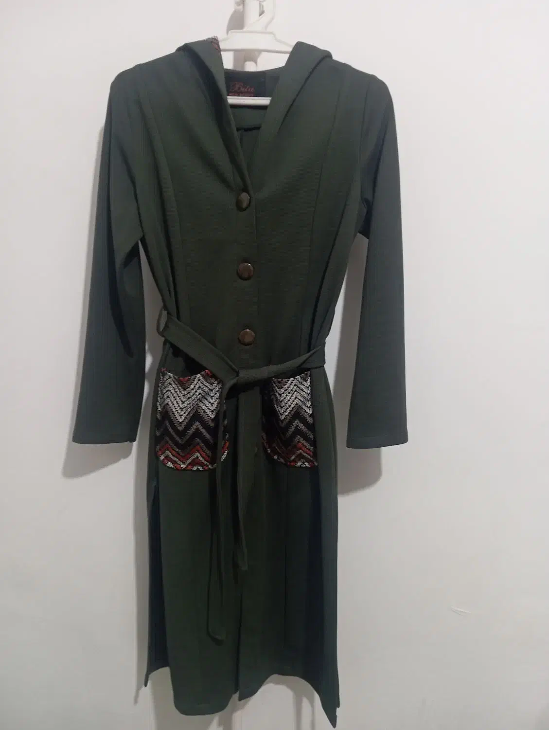 دو عدد پالتو و یک سارافون|لباس|قروه, |دیوار