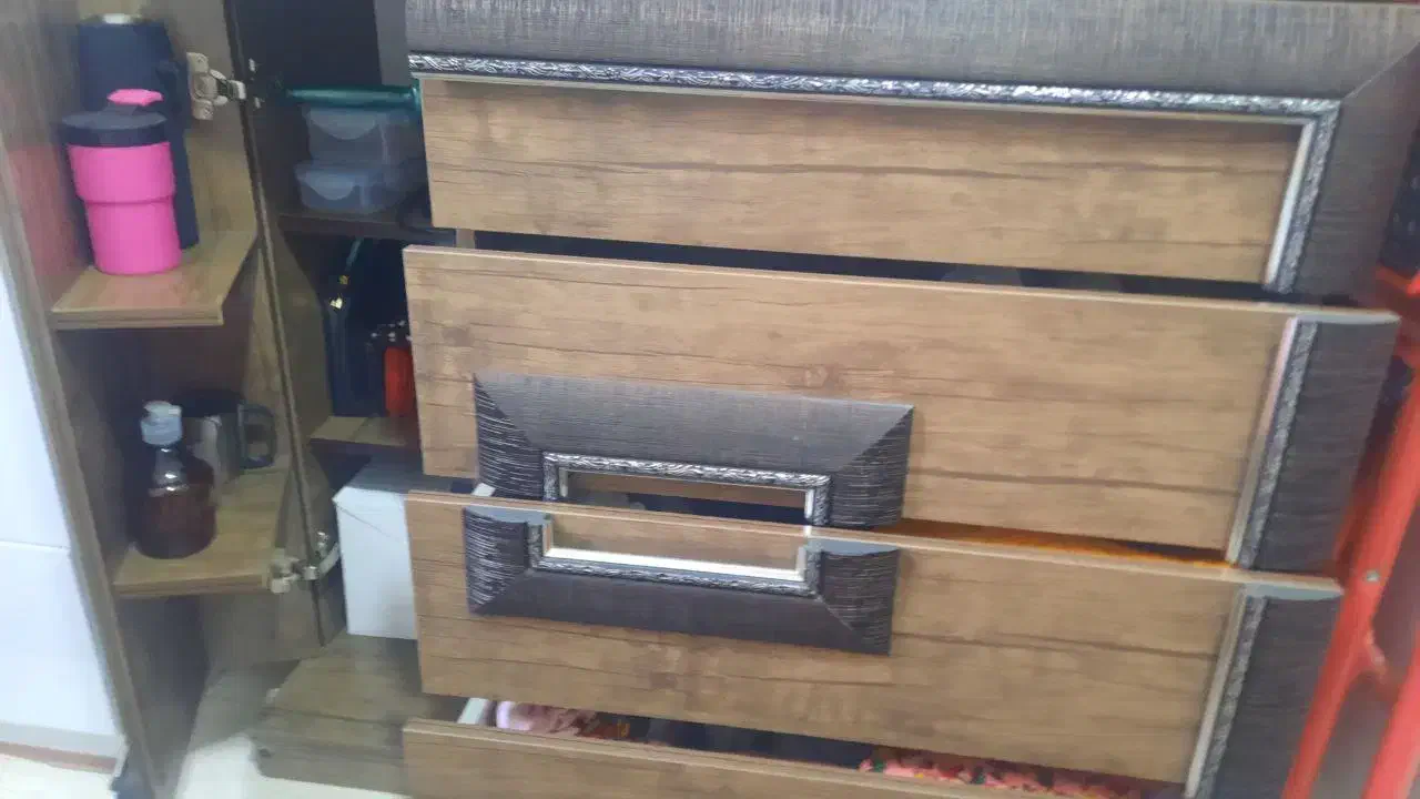 دراور|جاکفشی، کمد، دراور|میانه, |دیوار