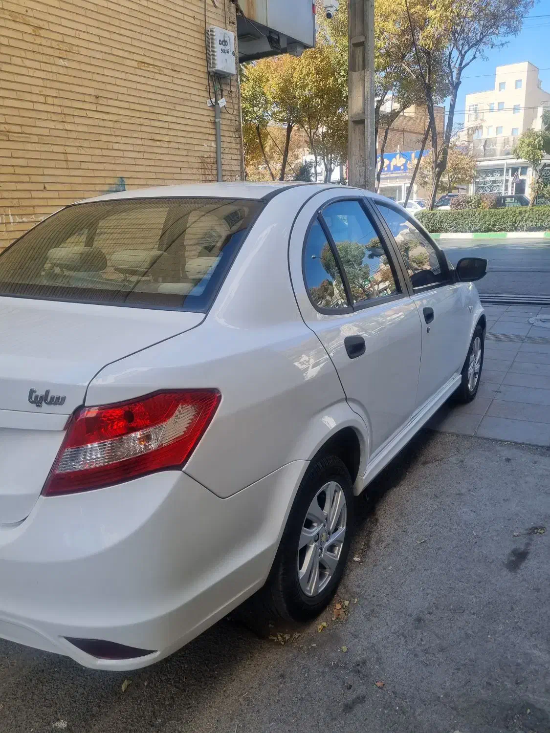 ساینا سفید مدل۹۶ بیرنگ|خودرو سواری و وانت|اراک, |دیوار