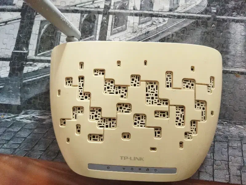 دو عدد مودم و یک عدد سویچ 8پورت|مودم و تجهیزات شبکه|جیرفت, |دیوار