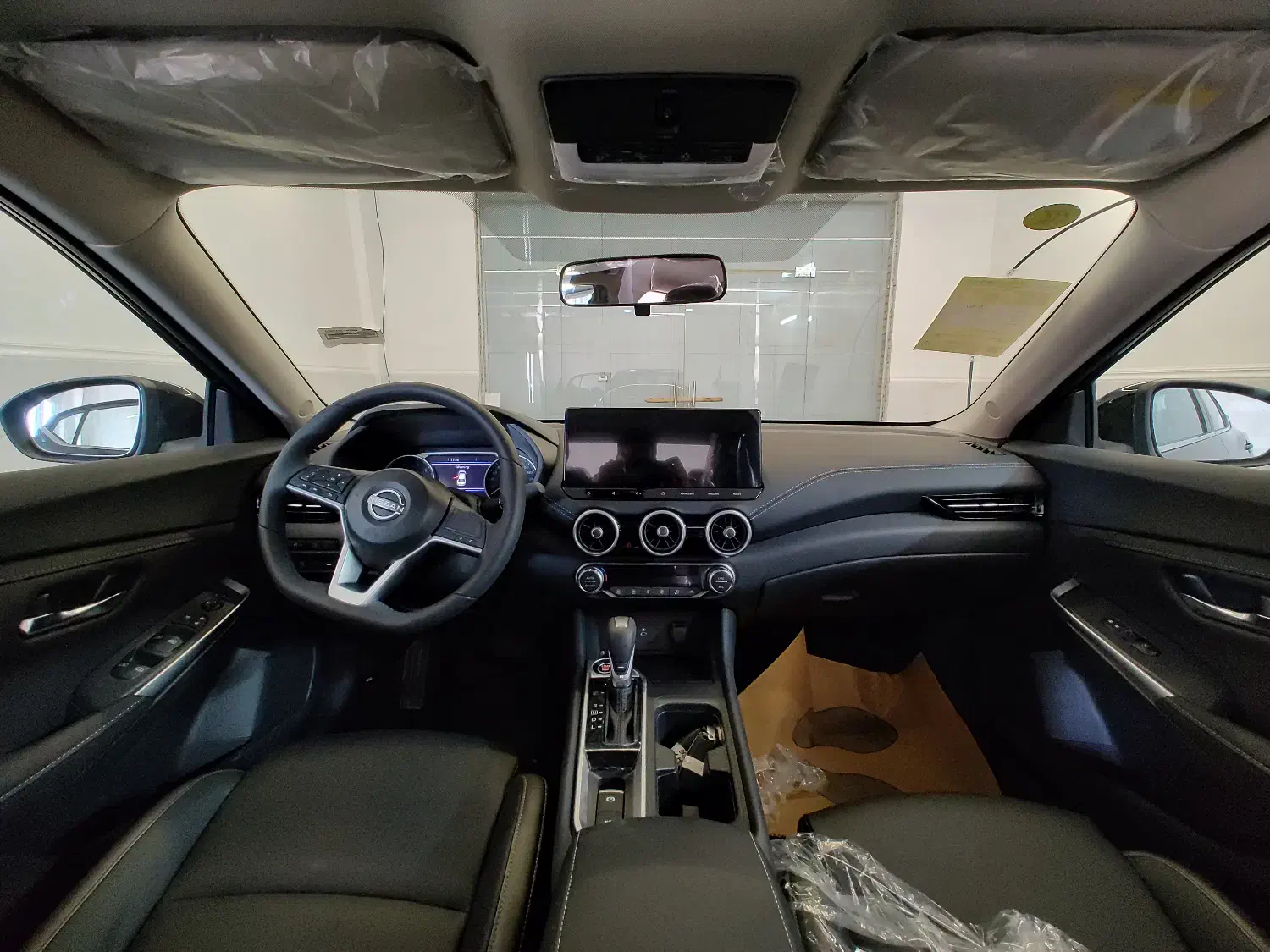 تحویل فوری نیسان سیلفی 2025|خودرو سواری و وانت|اصفهان, باغ زرشک|دیوار