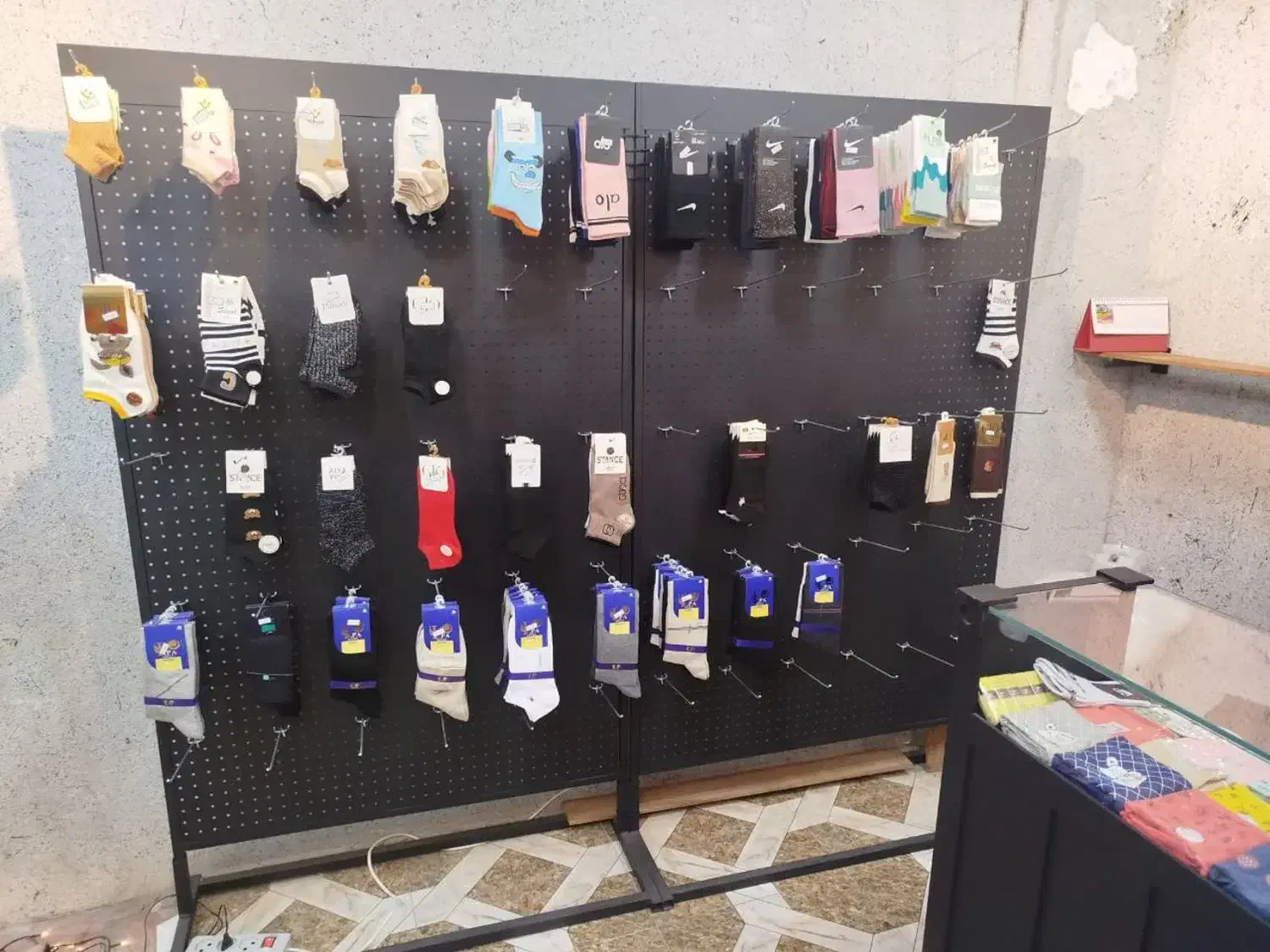 فروش تجهیزات کامل لباس فروشی(بصورت کلی)|فروشگاه و مغازه|تهران, امام زاده حسن|دیوار