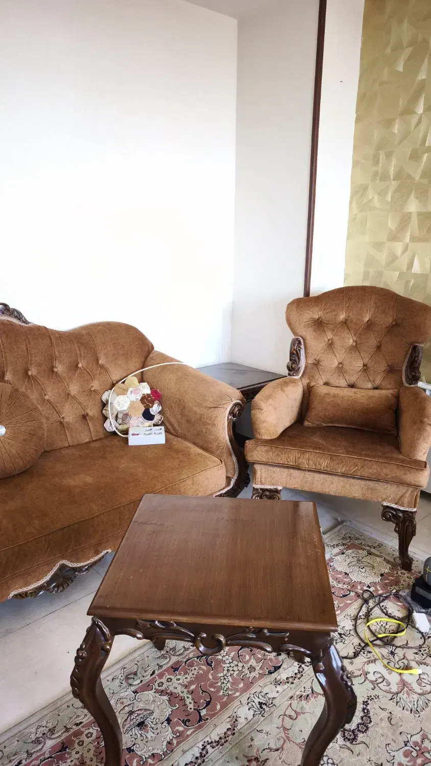 مبلمان کلاسیک نیم ست|مبلمان خانگی و میز عسلی|کرج, شهرک جهان‌نما|دیوار