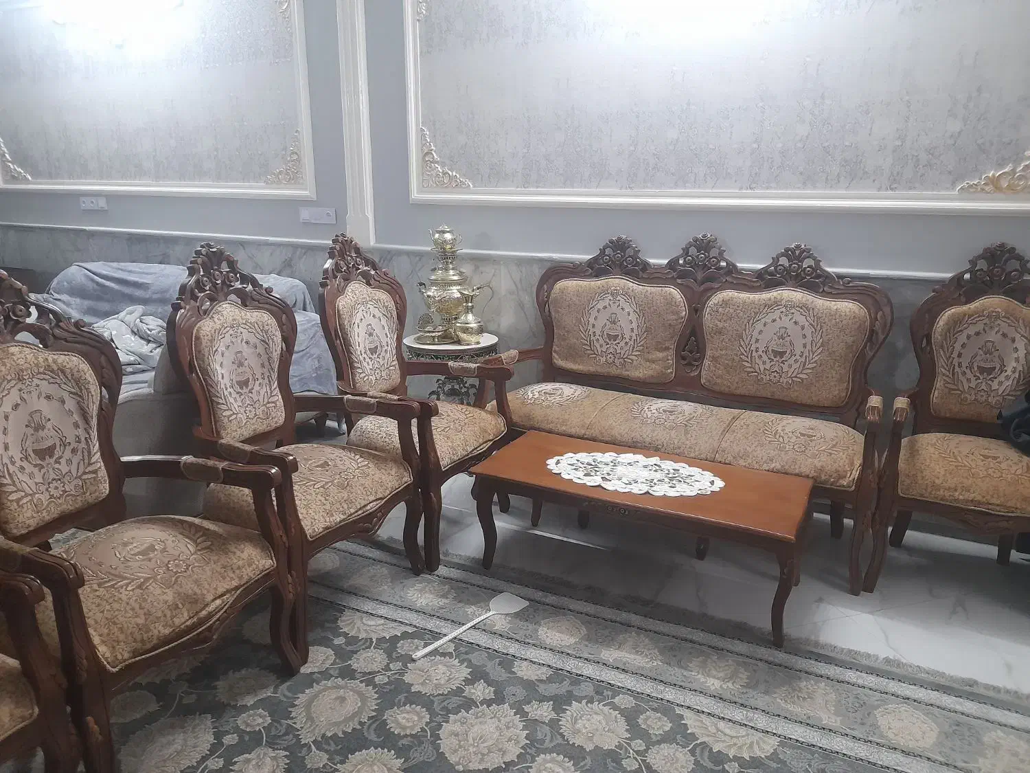 مبلمان ۹ نفره سلطنتی چوب راش سالم وتمیز|مبلمان خانگی و میز عسلی|قوچان, |دیوار