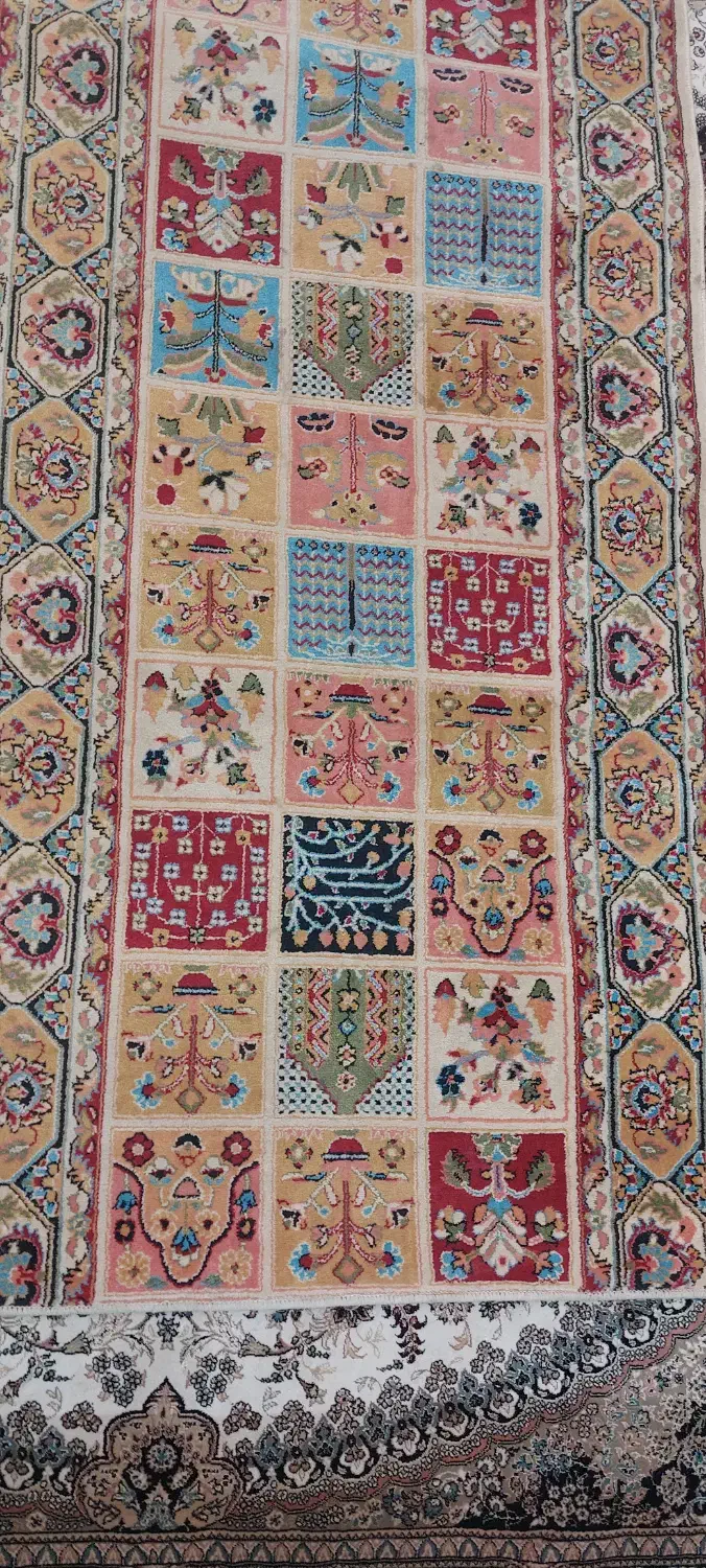 فرش کناره ۱ در ۲|فرش|تهران, باغ خزانه|دیوار