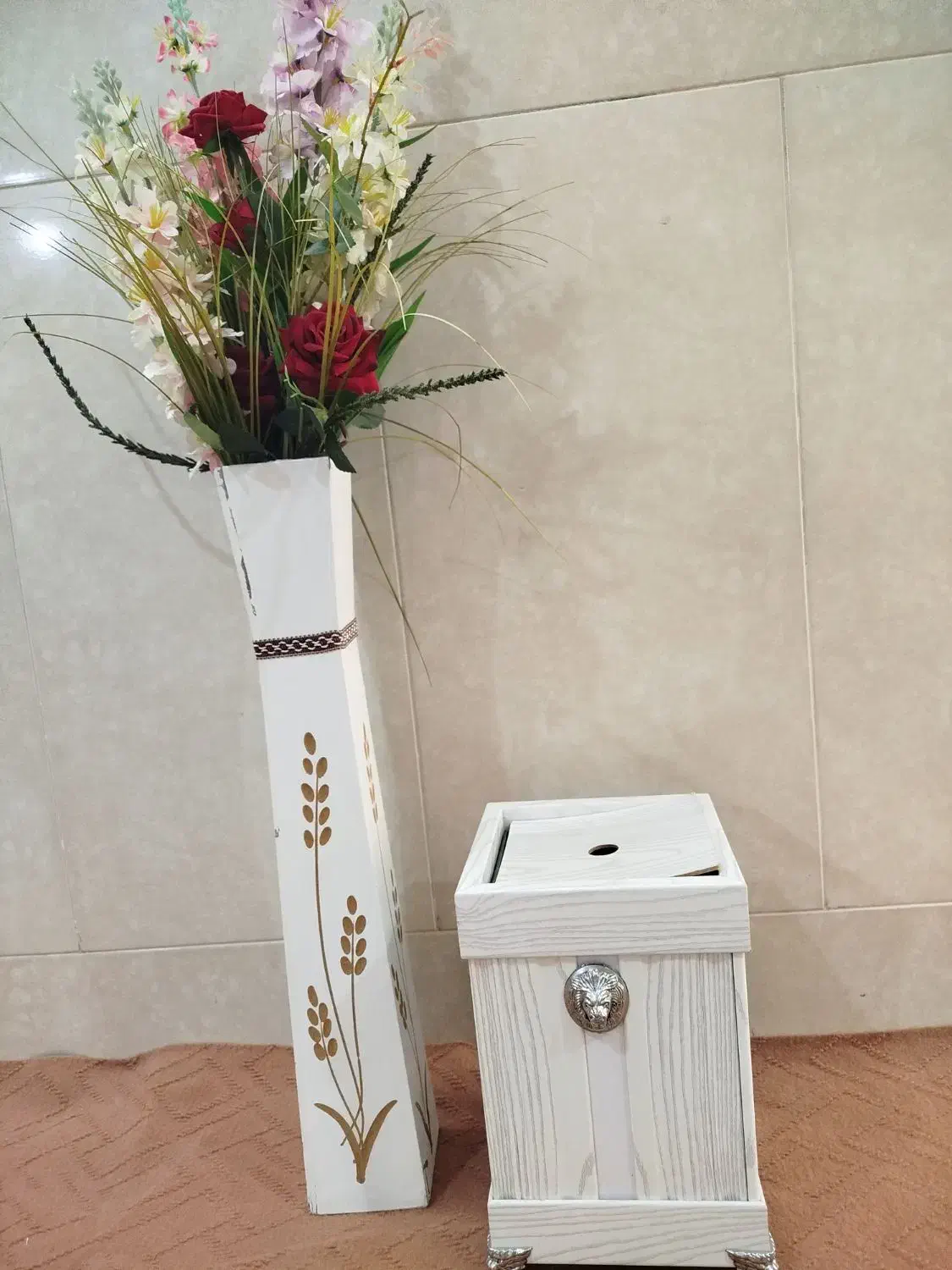 گل و گلدان در حد نوی نو|گل مصنوعی|قم, ولیعصر|دیوار