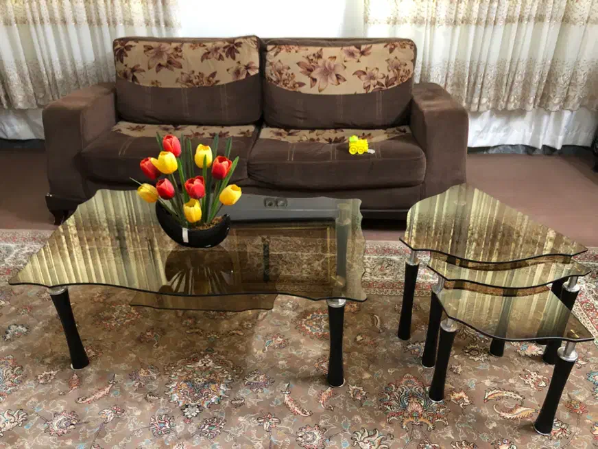 مبل ۷ نفره و میز وسط شیشه ای و چوبی mdf|مبلمان خانگی و میز عسلی|قائم‌شهر, |دیوار