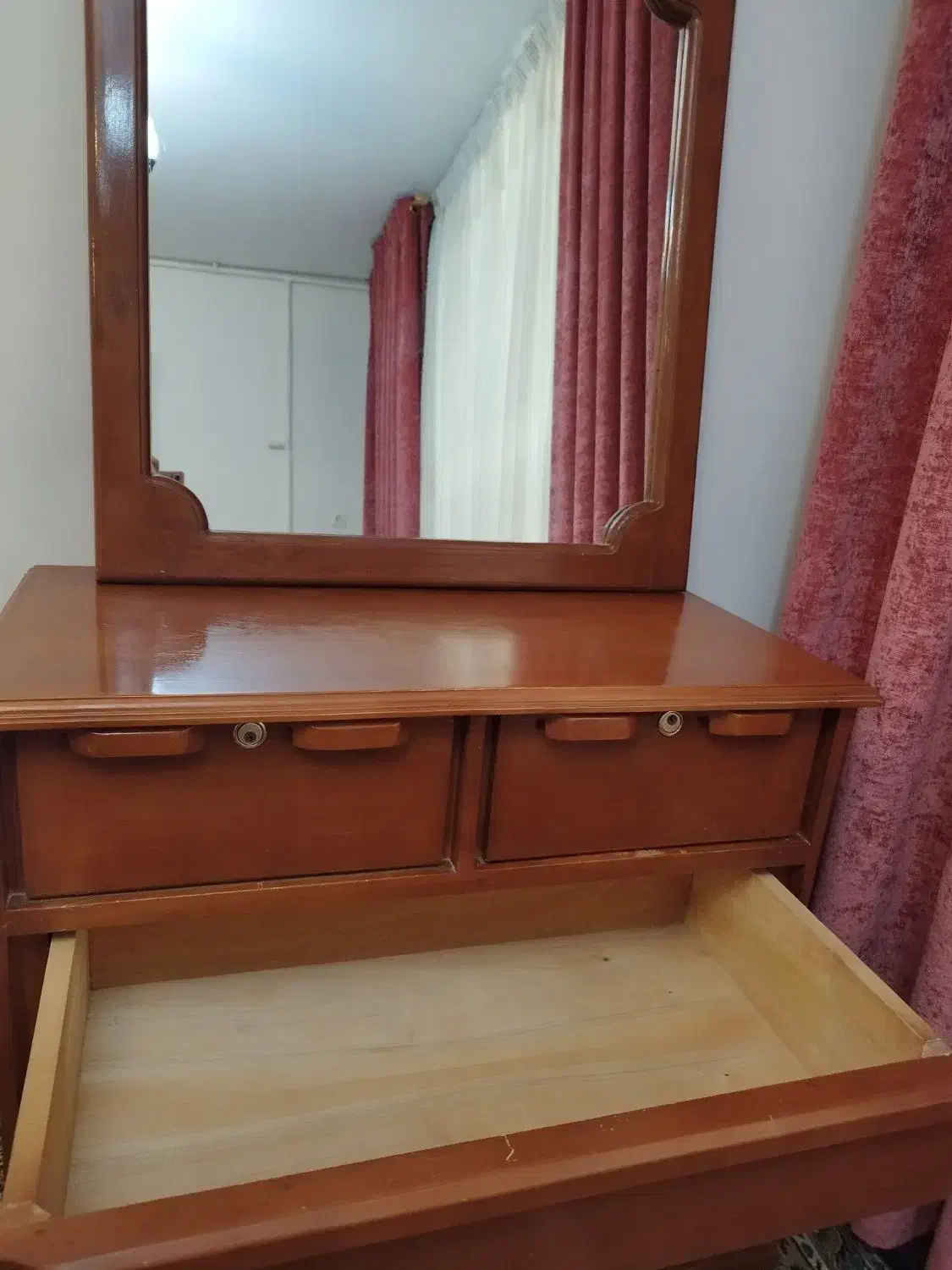 تخت دونفره و دراور و اینه|تخت و سرویس خواب|قوچان, |دیوار