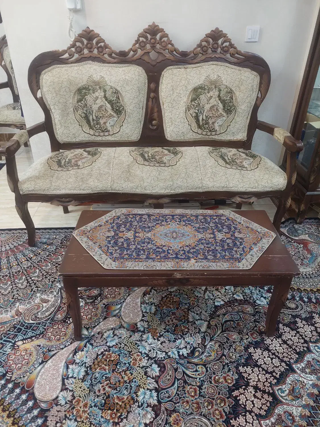 مبل سلطنتی ۹ نفره نیاز به تعمیر|مبلمان خانگی و میز عسلی|پرند, فاز ۱|دیوار