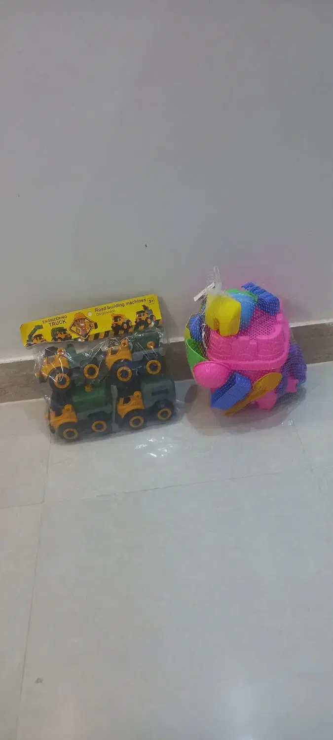 وسایل شن بازی و ۴تاماشین راه سازی|اسباببازی|رشت, معلولین|دیوار