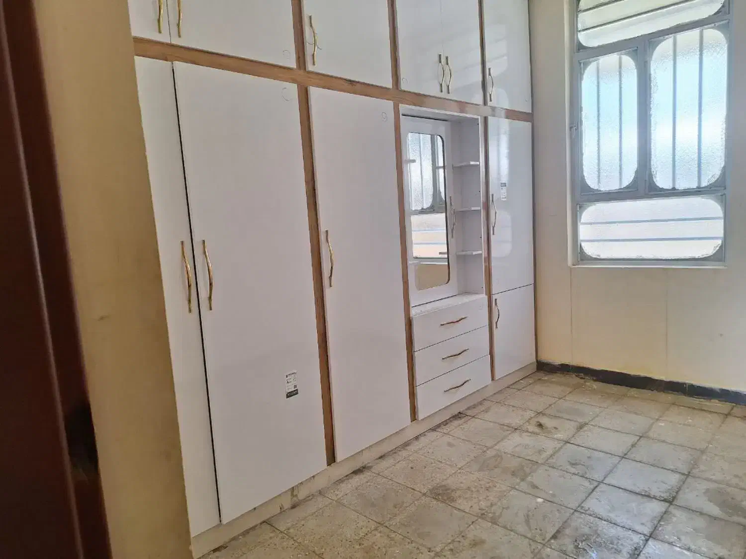 فروش کمد دیواری ۴×۳ نو فقط دو سه ماه کار کرده|جاکفشی، کمد، دراور|ایذه, |دیوار