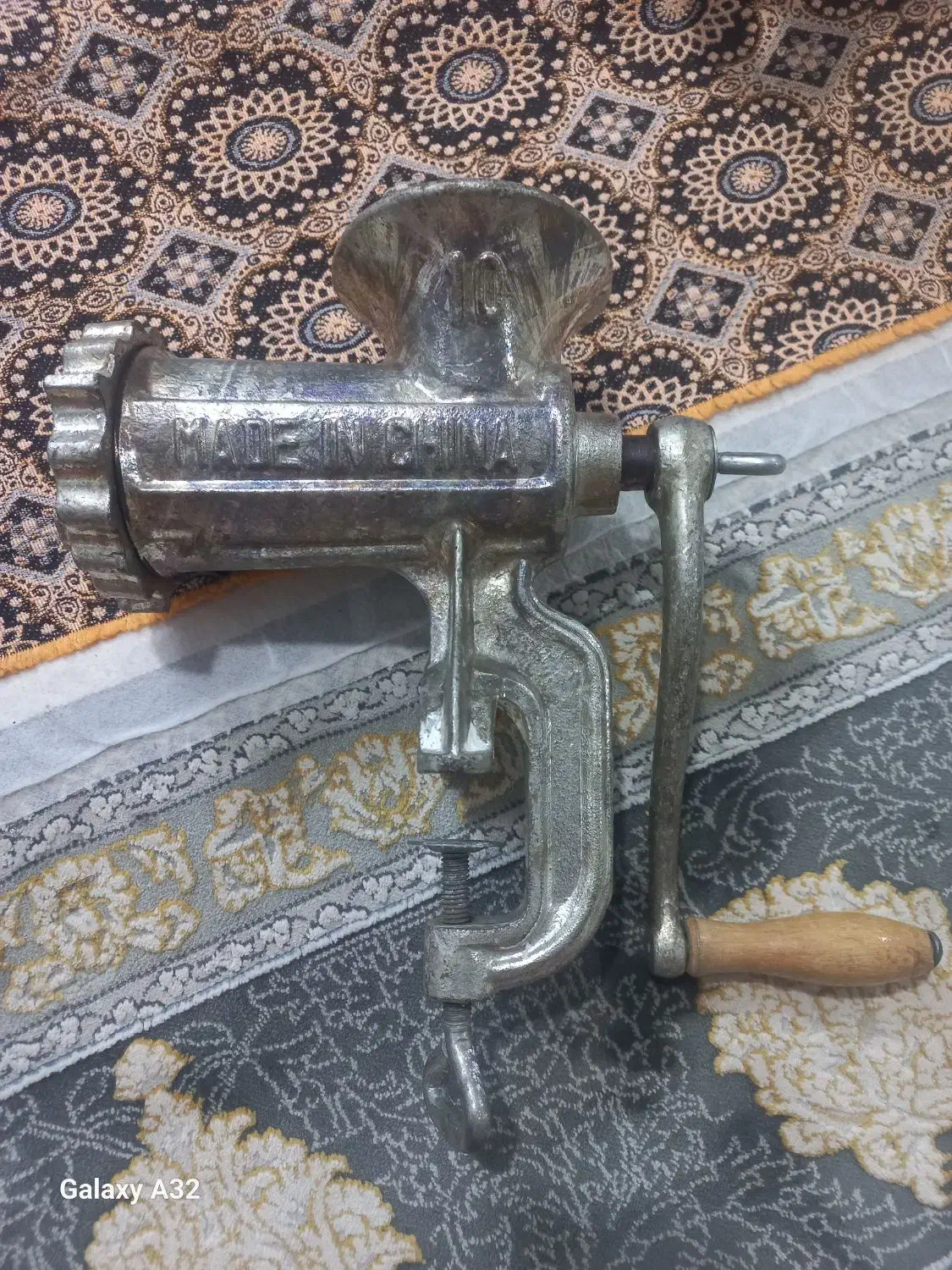 چرخ گوشت دستی آنتیک|کلکسیون اشیاء عتیقه|بهارستان, |دیوار