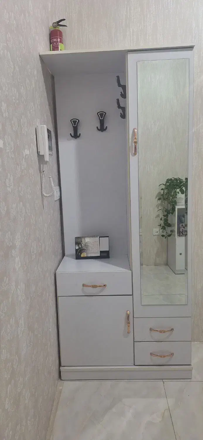 جاکفشی سالم و در حد|جاکفشی، کمد، دراور|احمدآبادمستوفی, |دیوار