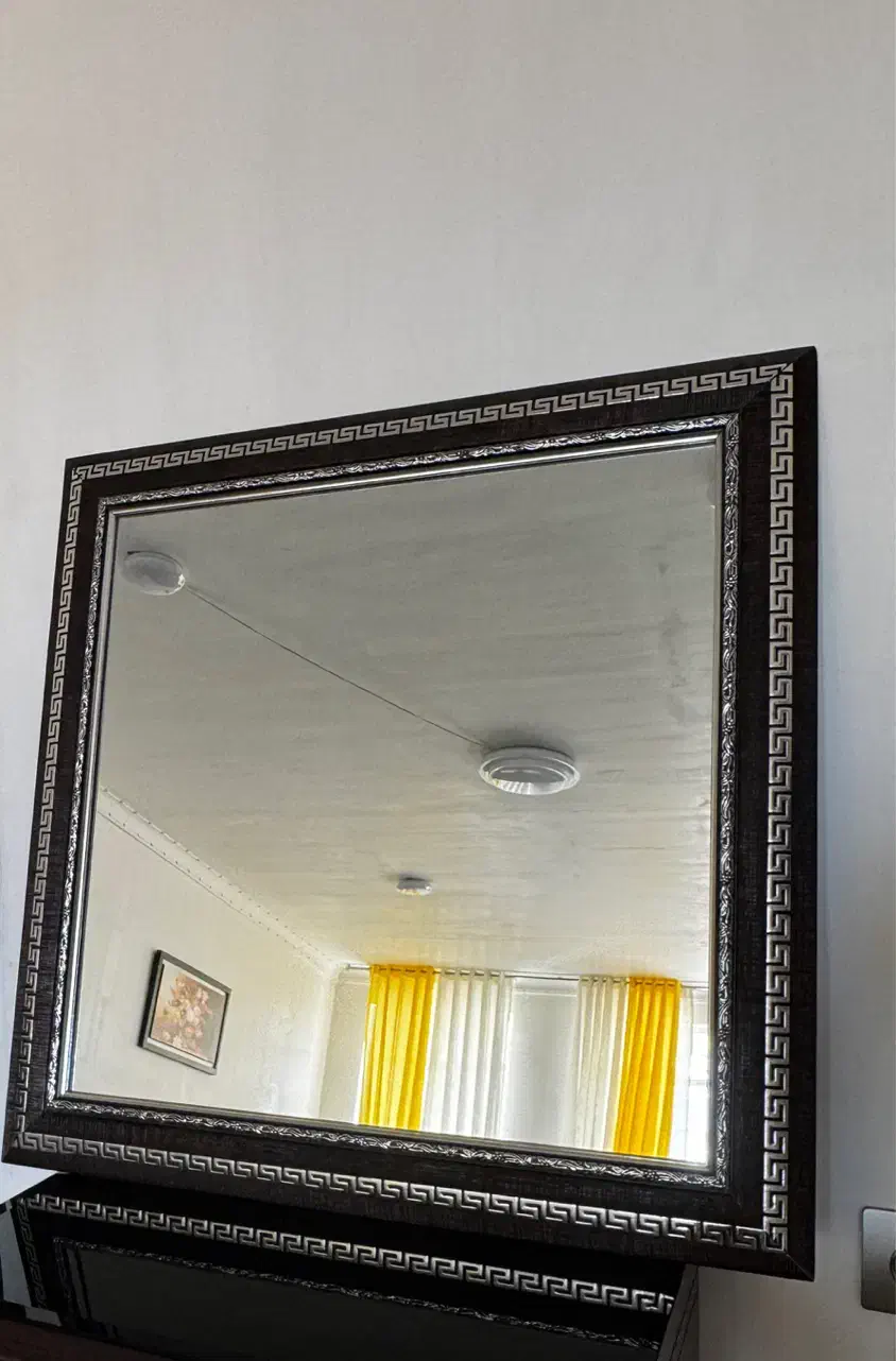 اینه ی کاملا سالم|آینه|الشتر, |دیوار