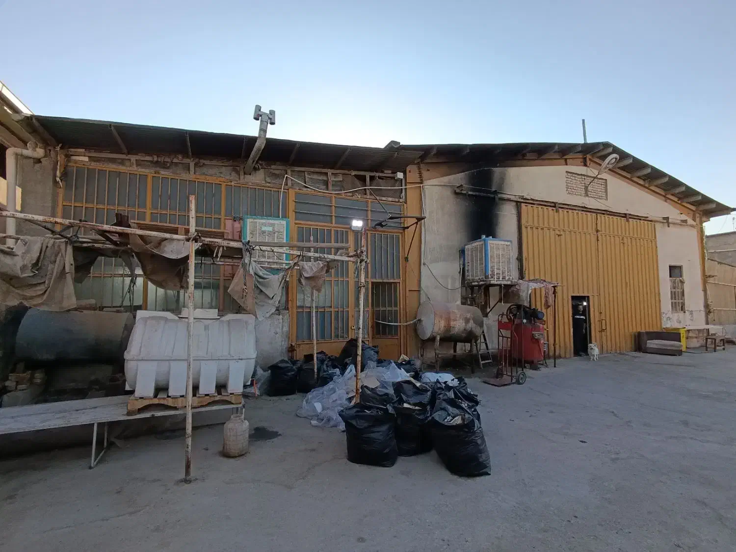 کارگاه صنعتی ۲۵۰۰متری دارای آب و برق و گاز|فروش دفتر صنعتی، کشاورزی، تجاری|اسلام‌شهر, شهرک واوان|دیوار