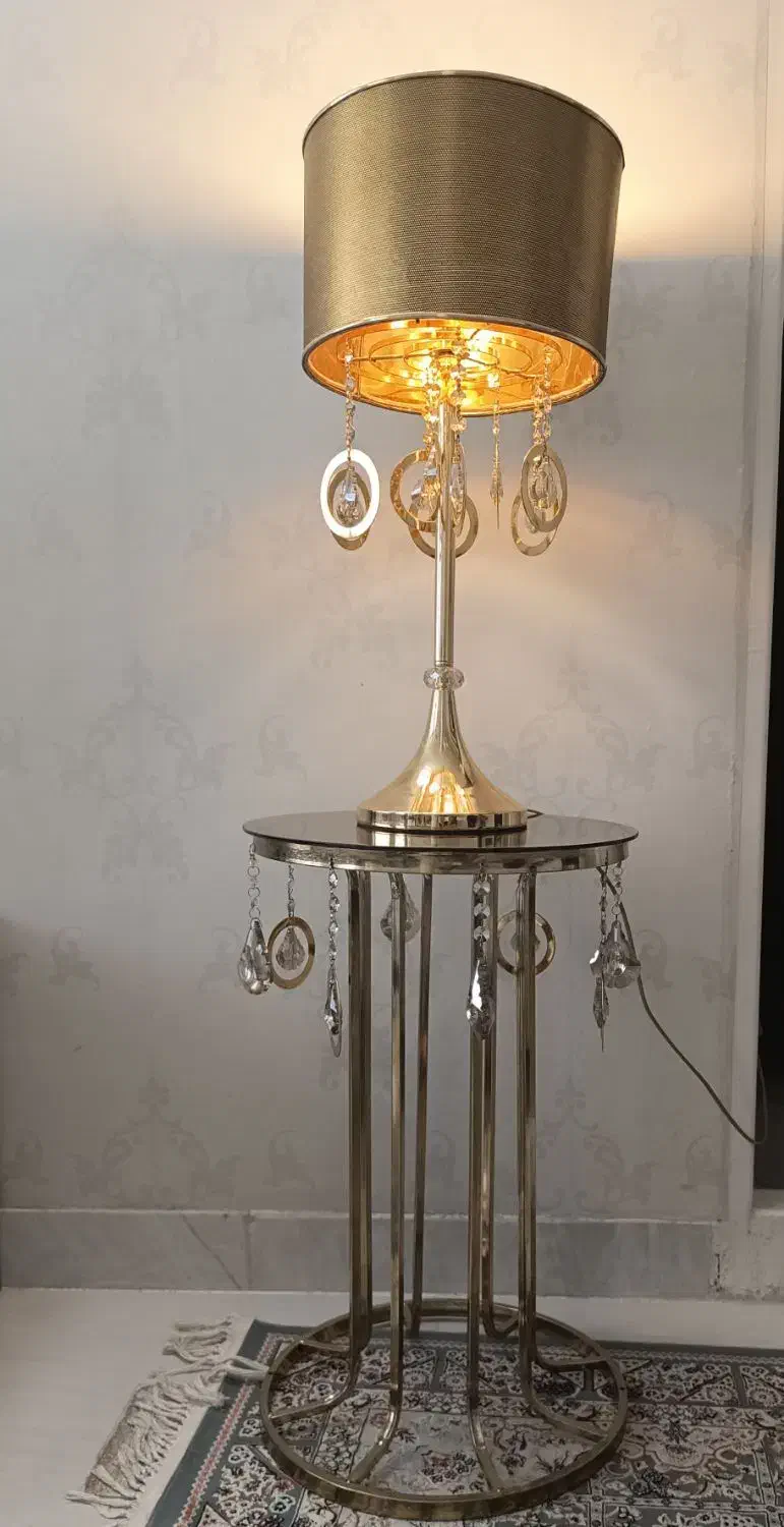 آباژور آباژر کنار سالنی طرح لوستری ست طلایی شیک|چراغ خواب و آباژور|قم, عمار یاسر|دیوار