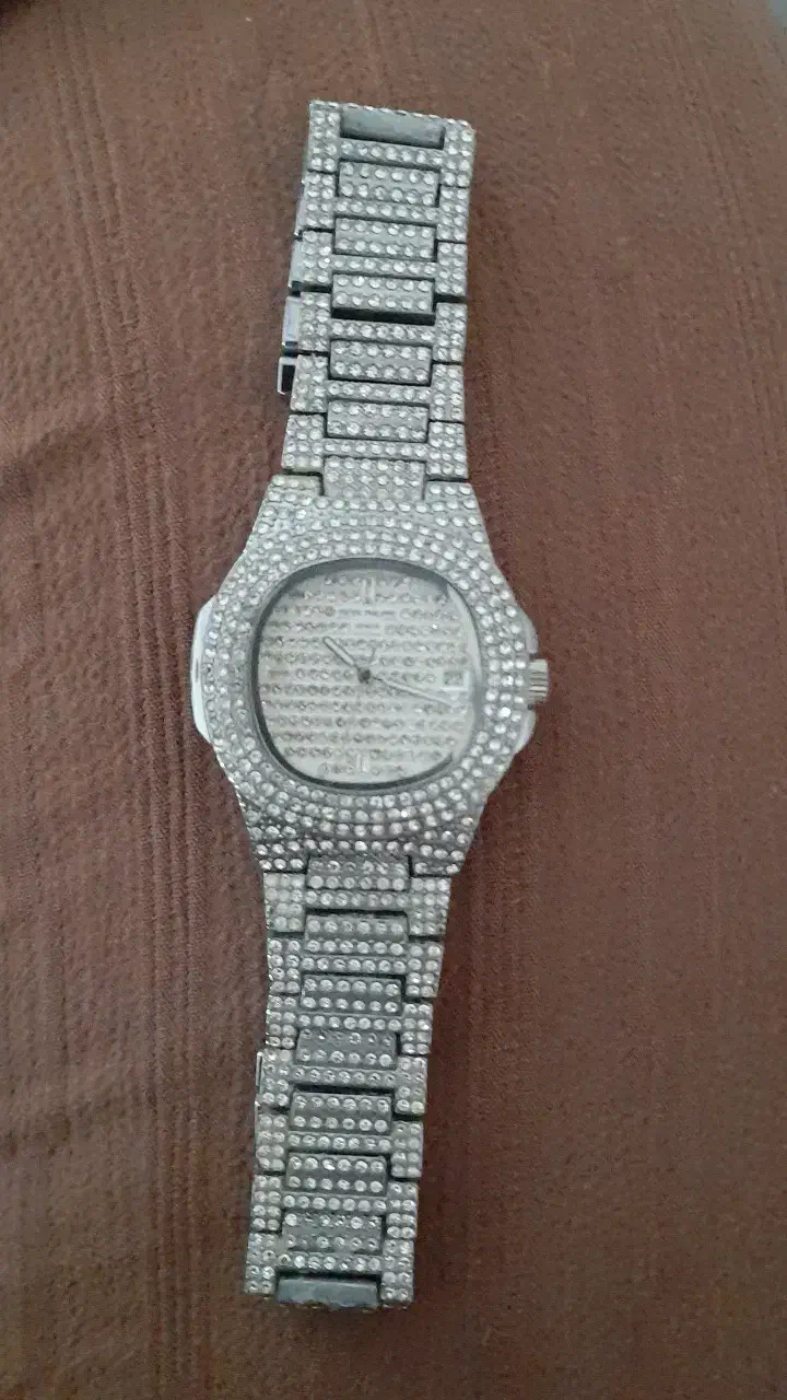 ساعت فول نگین|ساعت|رشت, دخانیات|دیوار