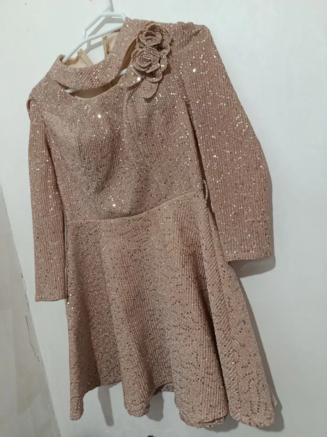 لباس مجلسی|لباس|بومهن, |دیوار