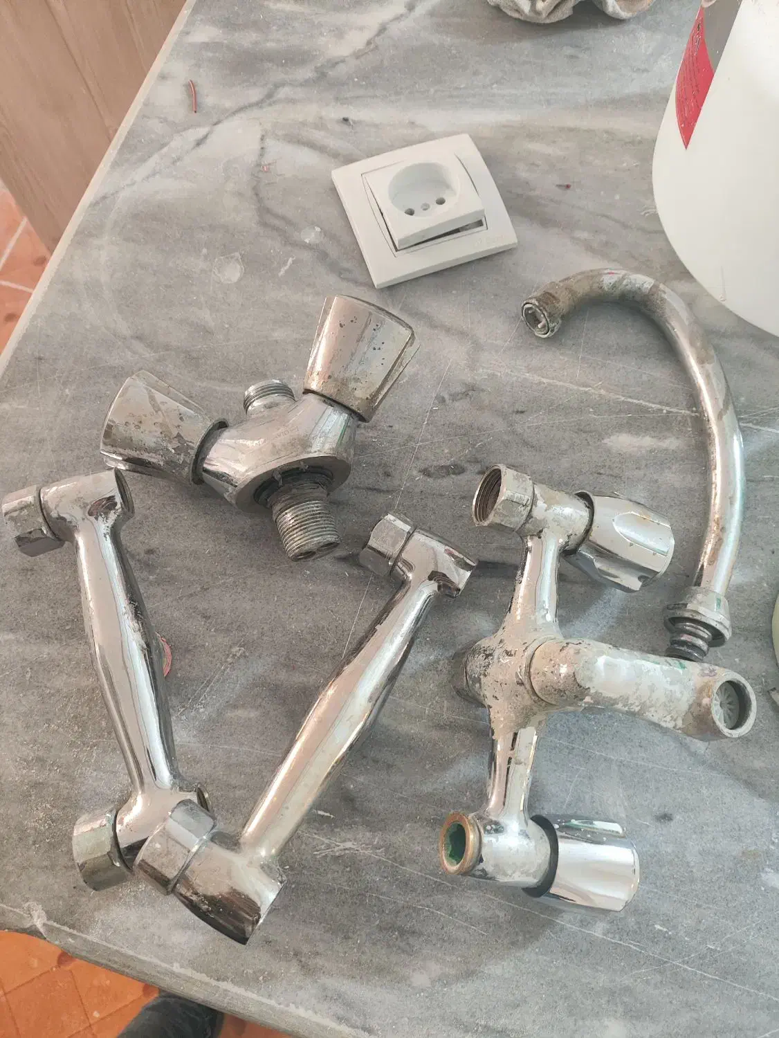 پنج عدد شیر آلات تقدیمی سنگین|لوازم سرویس بهداشتی|ارومیه, |دیوار