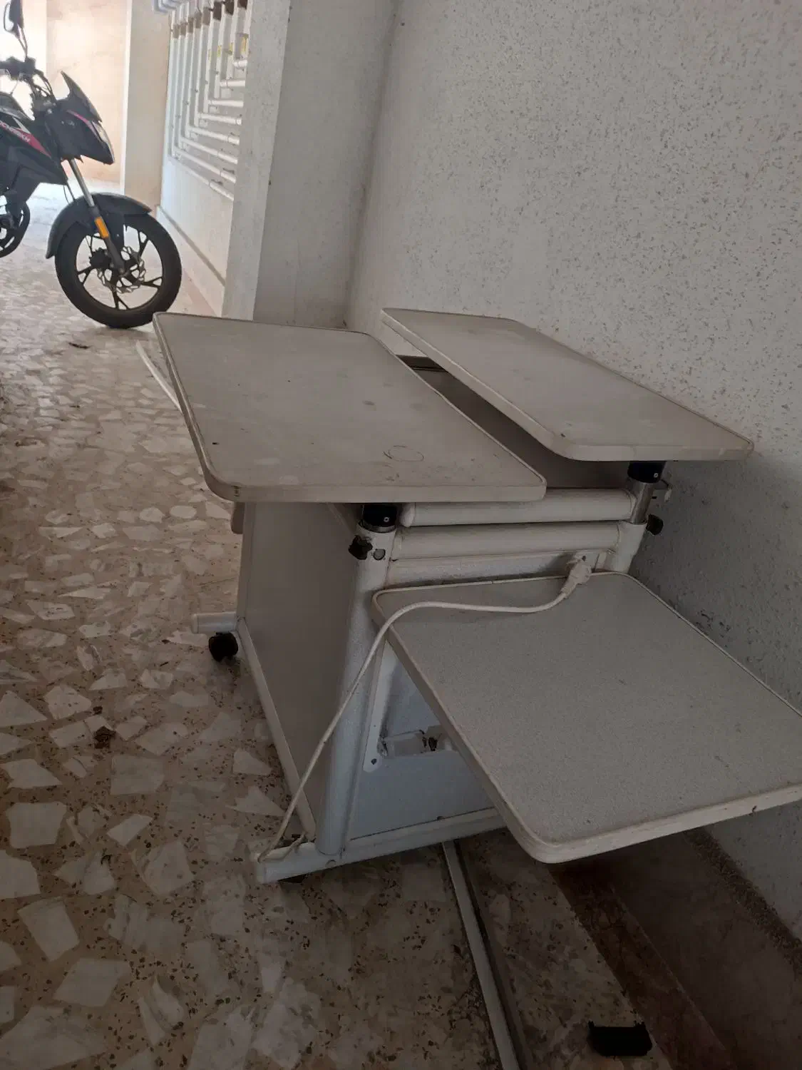 میز کامپیوتر بدون هیچگونه خرابی|میز تحریر و کامپیوتر|رشت, دیلمان|دیوار