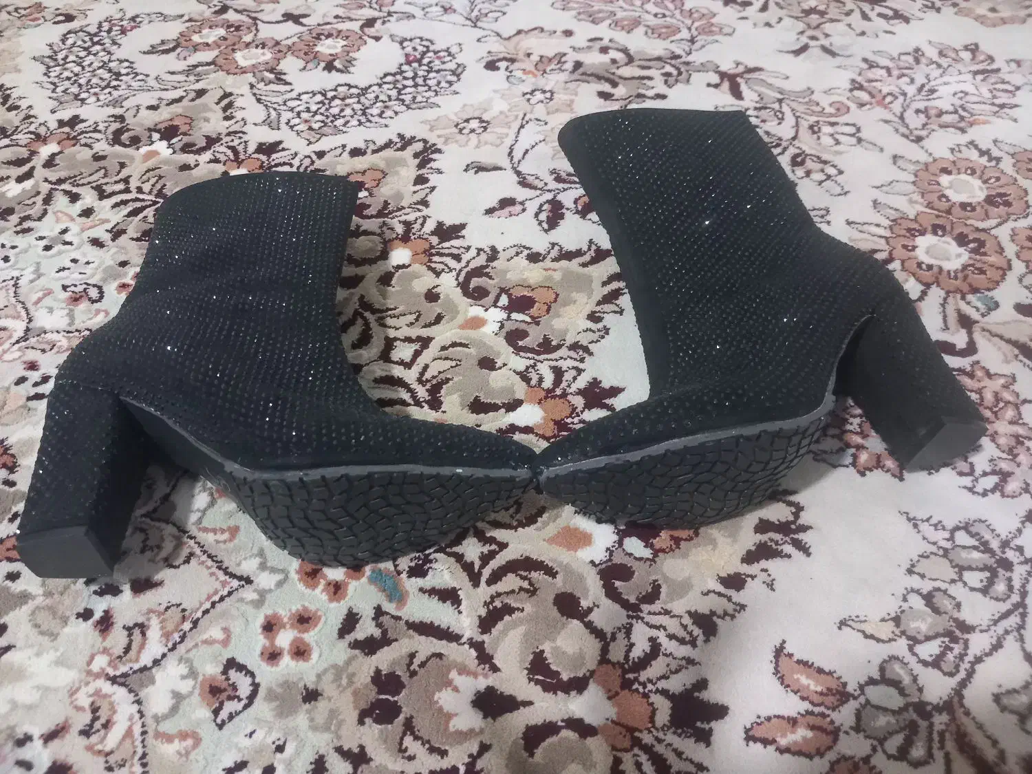 نیم بوت سایز۳۸و۳۹میخوره اصلاپوشیده نشده نونو|کیف، کفش، کمربند|دورود, |دیوار