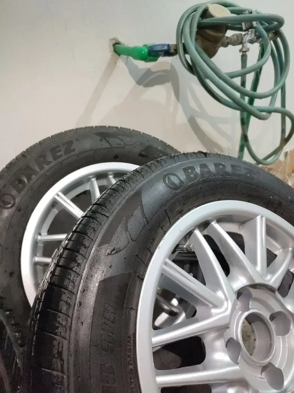 لاستیک 205 بارز|قطعات یدکی و لوازم جانبی|کازرون, |دیوار