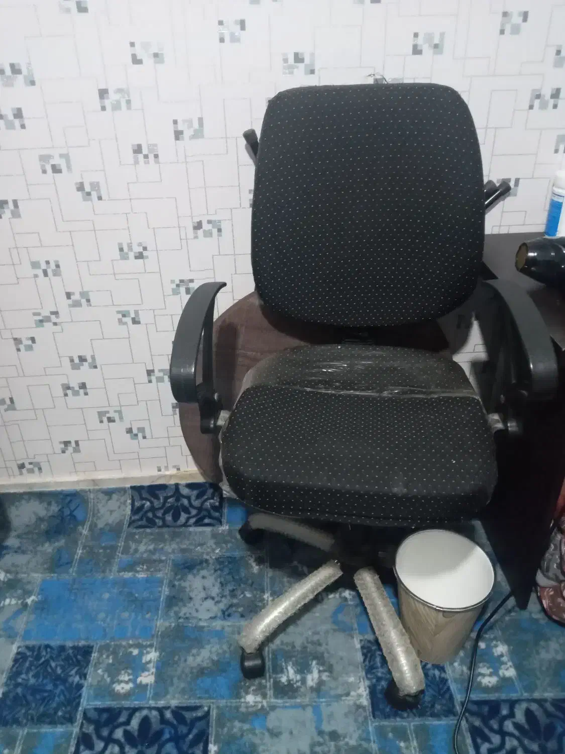 صندلی چرخدار|صندلی و نیمکت|دلیجان, |دیوار