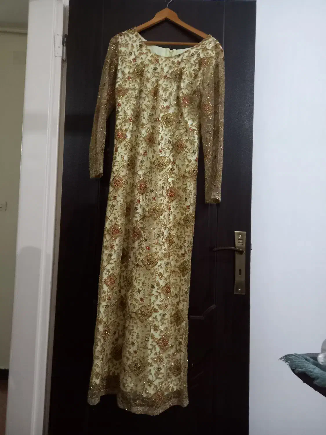 لباس مجلسی|لباس|شیراز, تندگویان|دیوار