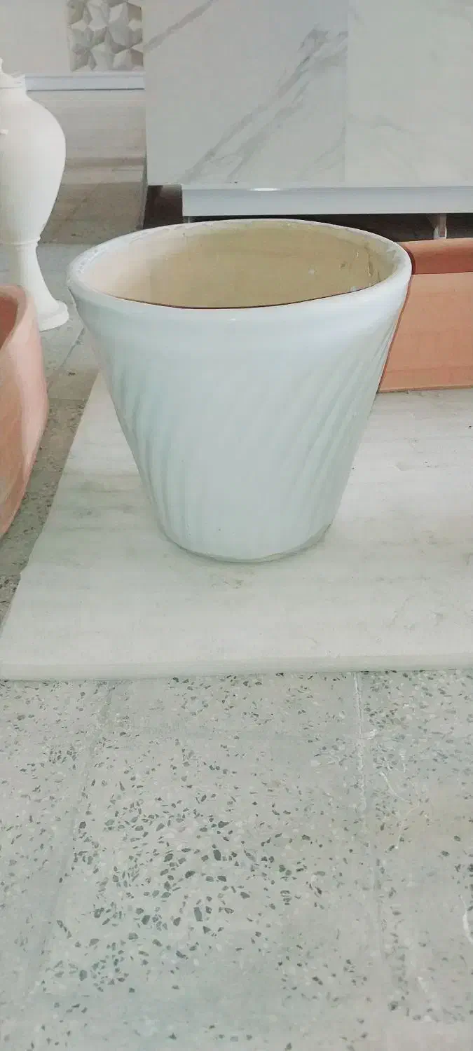 فروش انواع گلدان غول‌پیکر و تزئینی|صنایع دستی و سایر لوازم تزئینی|دره شهر, |دیوار