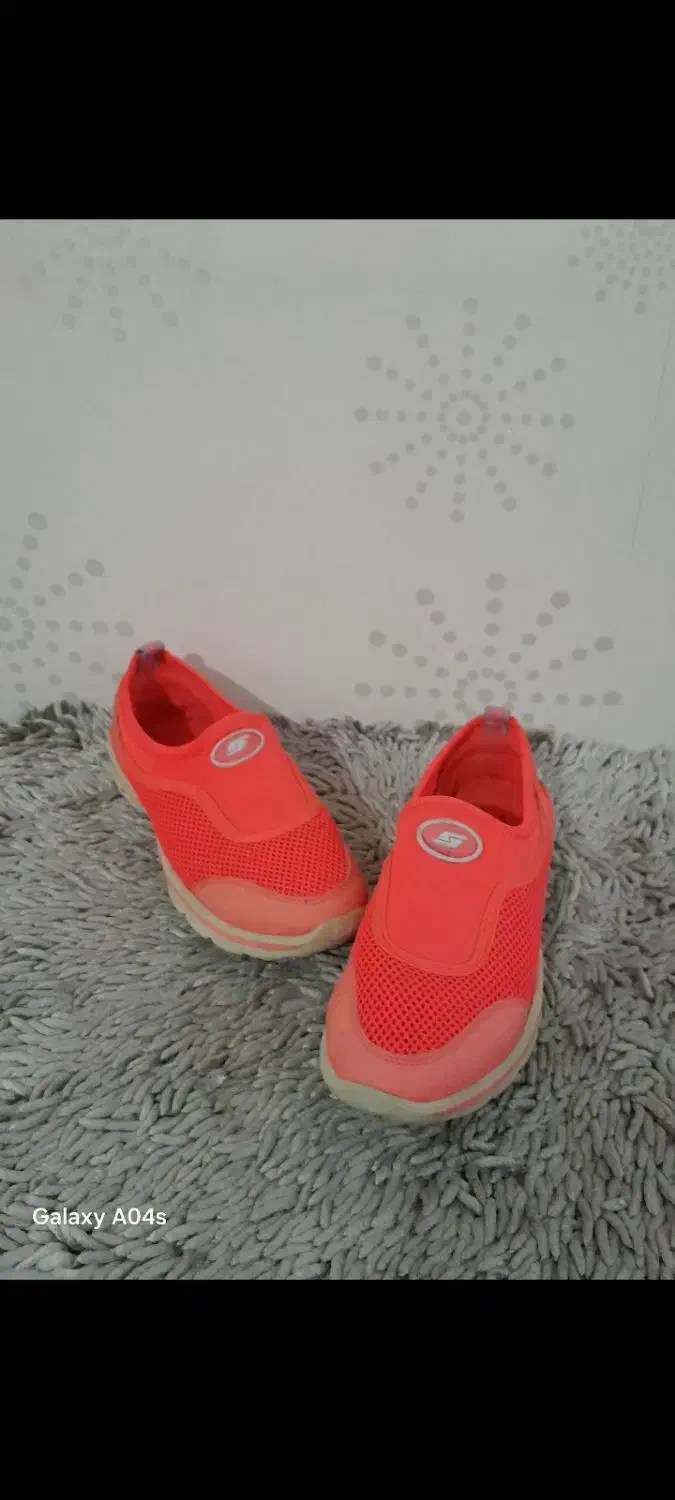 کفش ورزشی دخترانه برند skechers (سایز39)|کیف، کفش، کمربند|شهریار, یوسف آباد صیرفی|دیوار