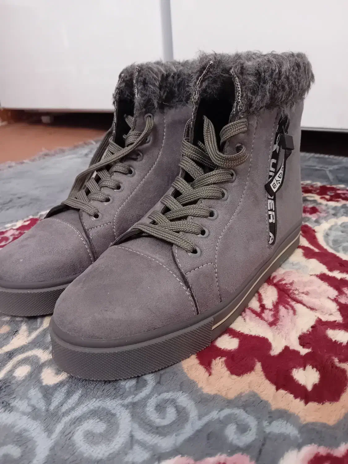 چند جفت کفش|کیف، کفش، کمربند|هشترود, |دیوار