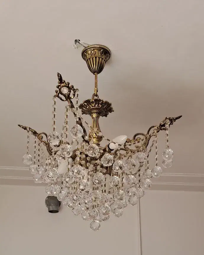 لوستر|لوستر و چراغ آویز|شاهین‌شهر, بنیاد ازدواج|دیوار