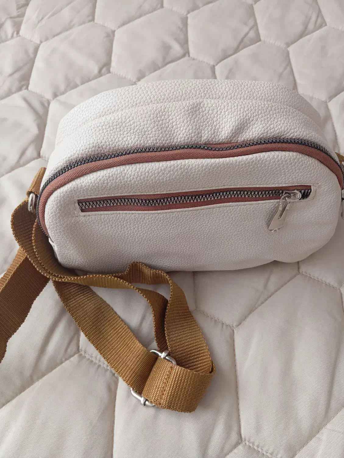 کیف نوع جنس عالی استفاده نشده|کیف، کفش، کمربند|میاندوآب, |دیوار