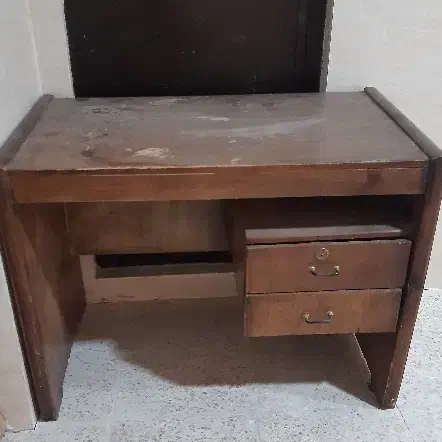 میز|میز تحریر و کامپیوتر|رباط‌کریم, رباط‌کریم|دیوار