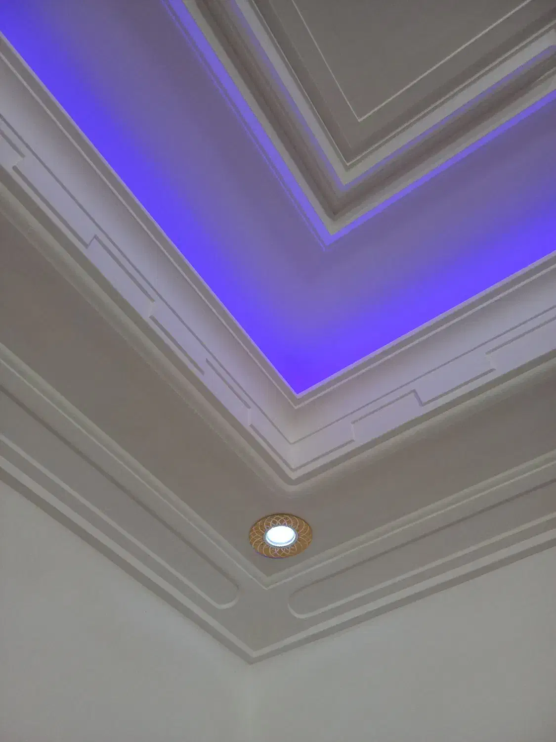 گچکاری و ابزار زنی و لکه گیری و ساده|خدمات پیشه و مهارت|هرسین, |دیوار