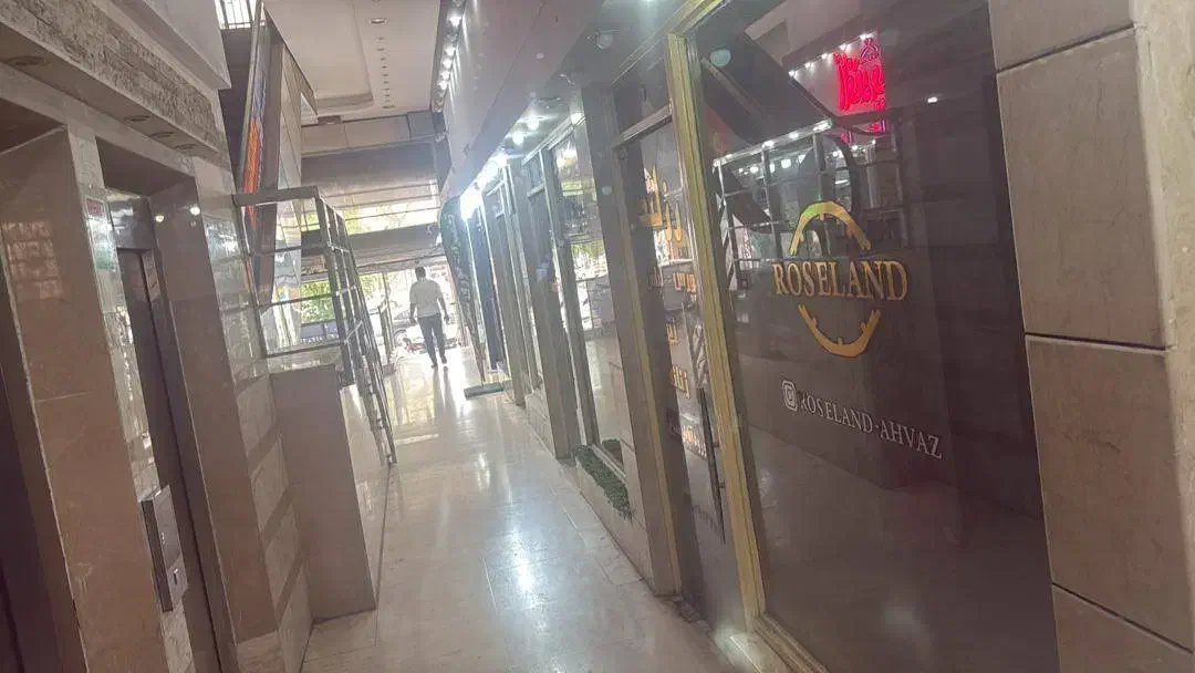 فروش فوری یک مغازه باهنر پاساژ ایار قیمت کاسبی|فروش مغازه و غرفه|اهواز, کوی باهنر|دیوار