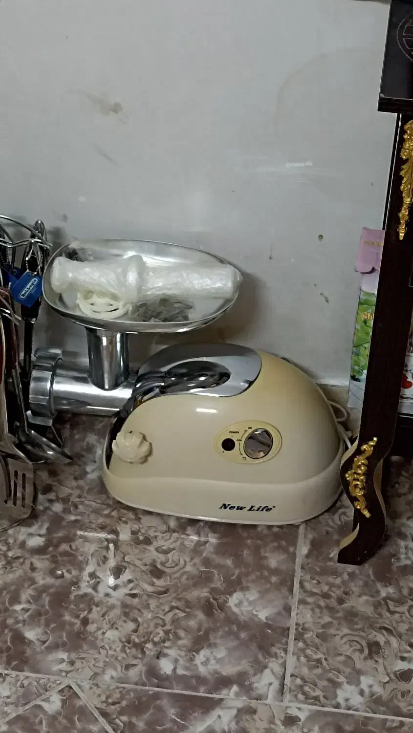 چرخ گوشت همزن برقی وغیره|سایر لوازم برقی|نسیم‌شهر, |دیوار