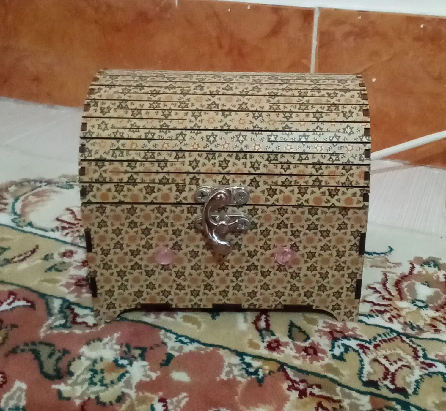 صندوقچه|کلکسیون اشیاء عتیقه|شیروان (خراسان), |دیوار