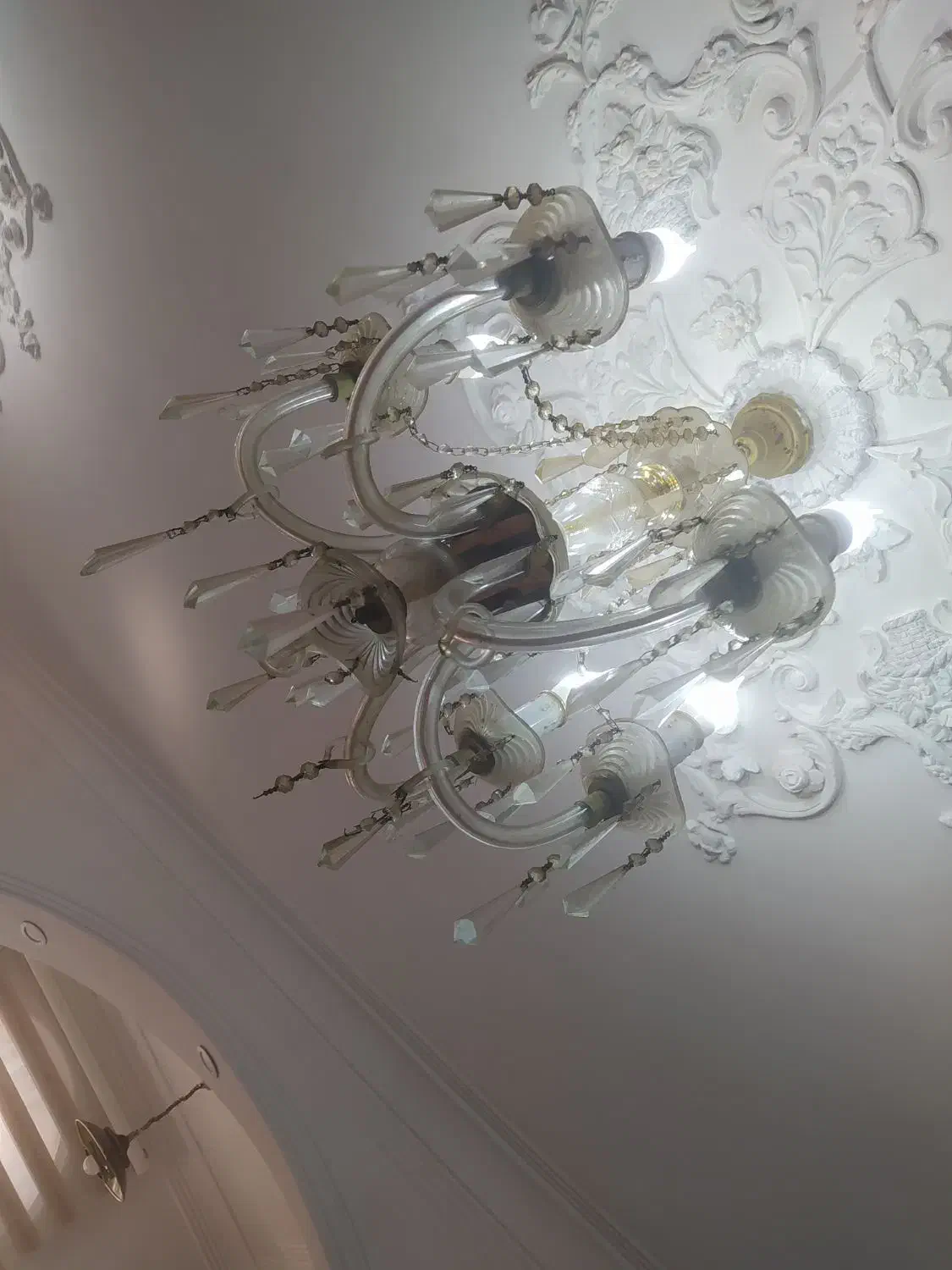 لوستر پنج شاخه|لوستر و چراغ آویز|رشت, چله خانه|دیوار