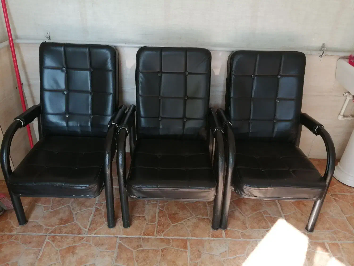 صندلی های انتظار با بنگاهی تمیز بدون خش|دفتر کار|گرگان, |دیوار